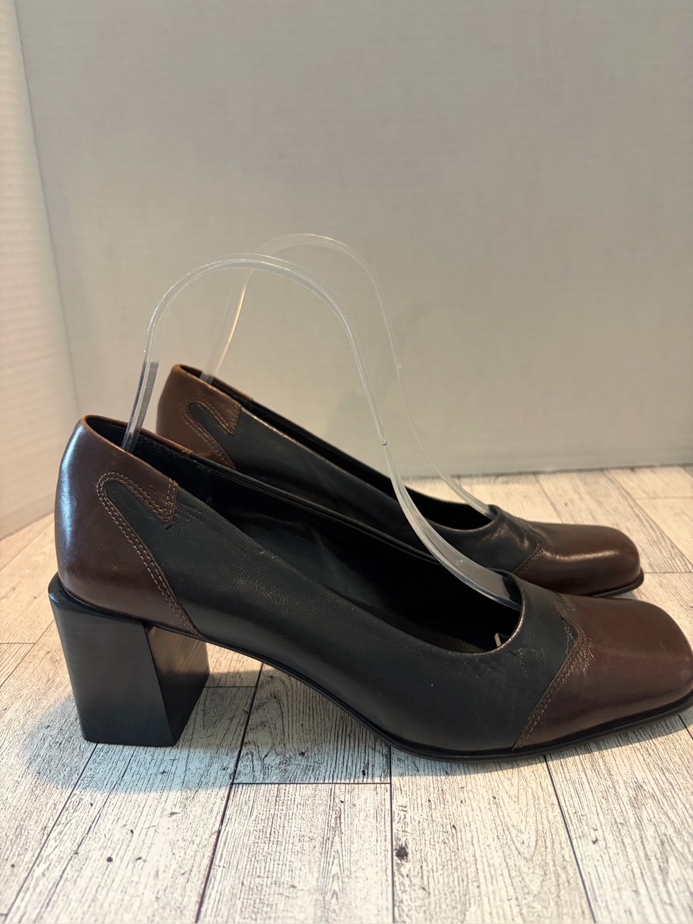 Vintage Etienne Aigner Womens 7M Gaze Brown and Black Two Tone Block Heel